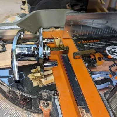 A cut spindle on a t handle garage door lock