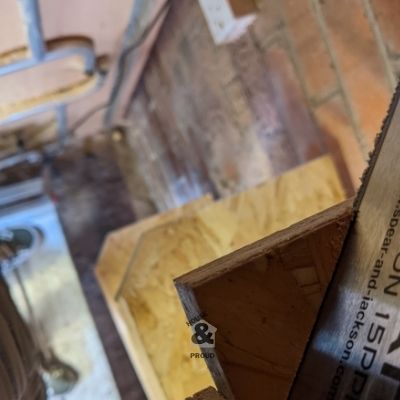 Cutting mitired corners on osb shelves